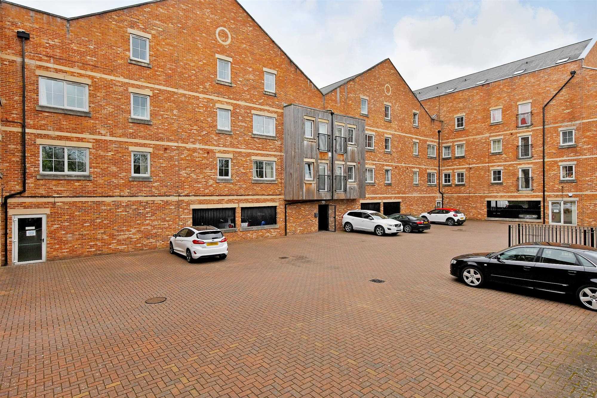 Piccadilly Heights, Chesterfield - Picture 10