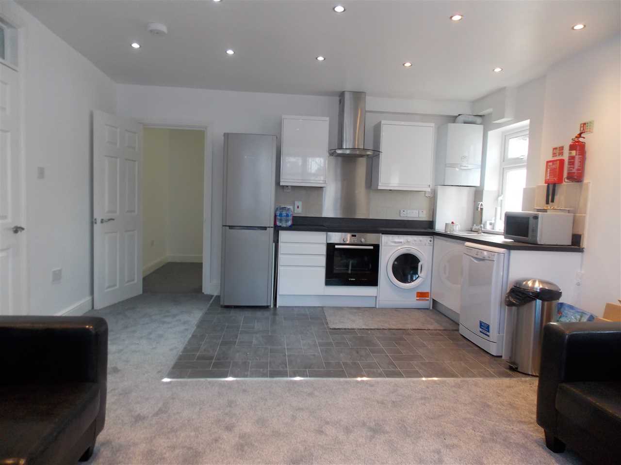 Roehampton Vale - Picture 5