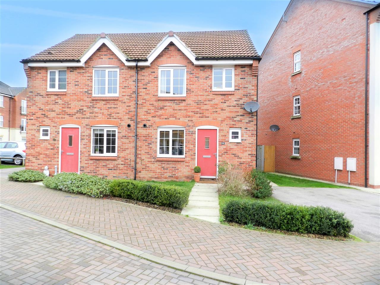 Braunton Crescent - Picture 1