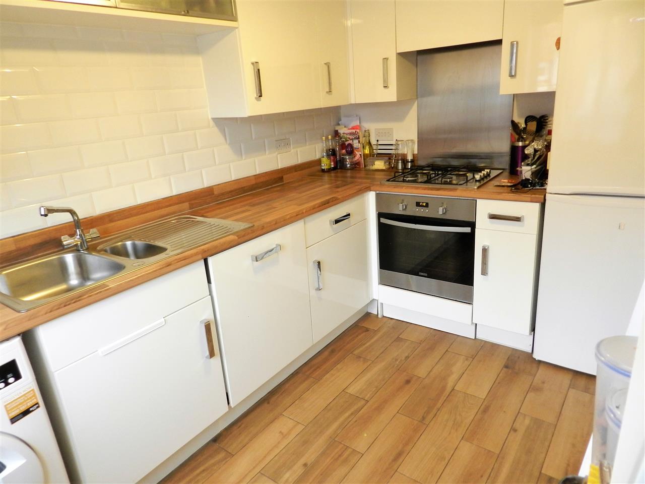 Braunton Crescent - Picture 2