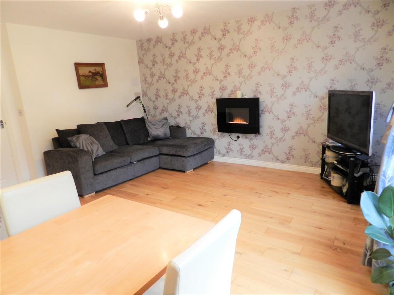 Braunton Crescent - Picture 4
