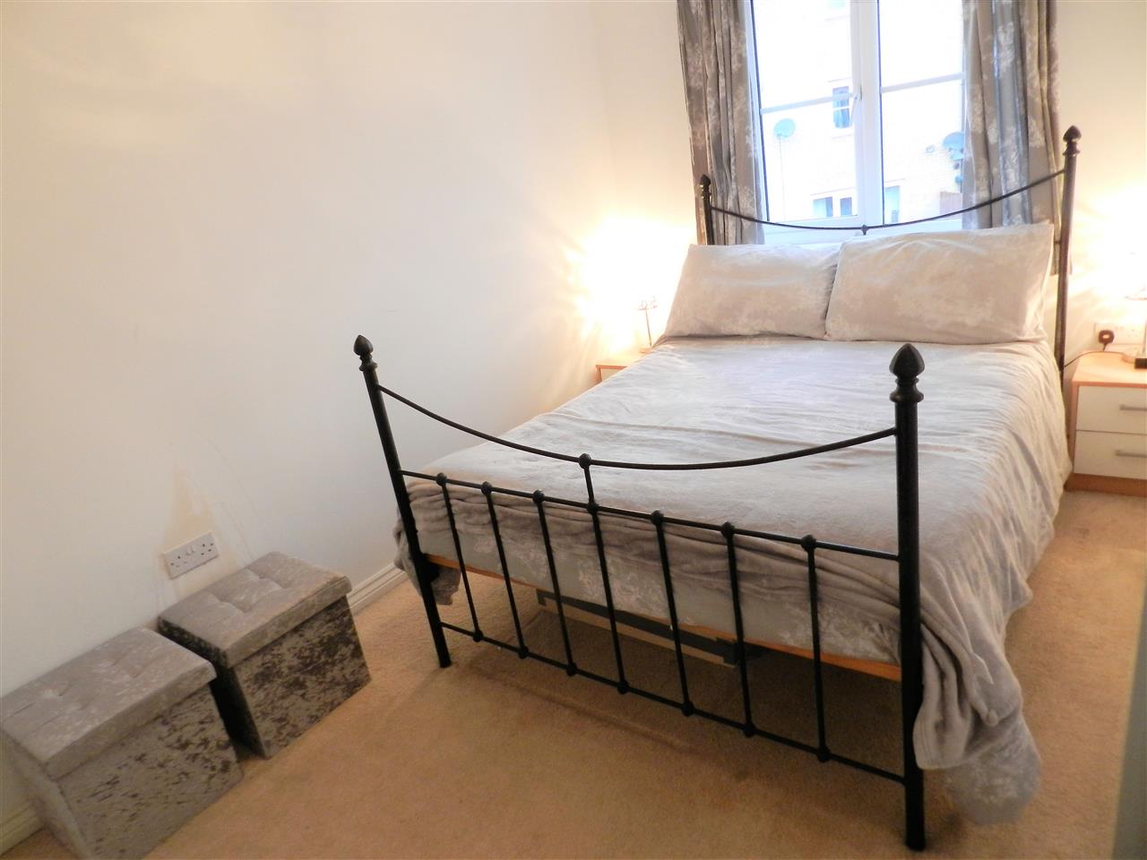 Braunton Crescent - Picture 9