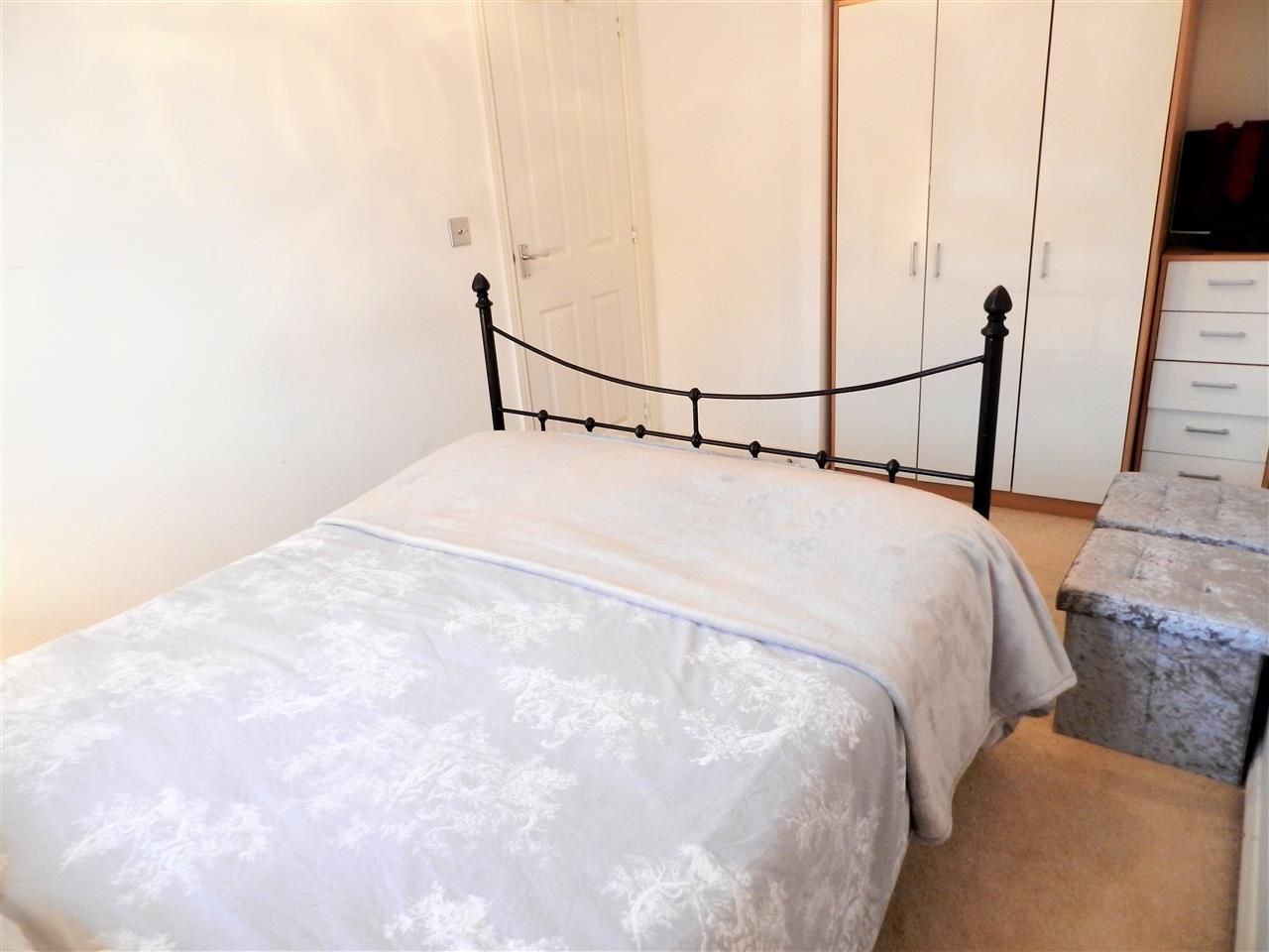 Braunton Crescent - Picture 10