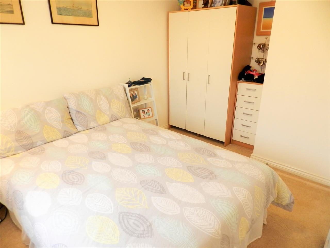 Braunton Crescent - Picture 12