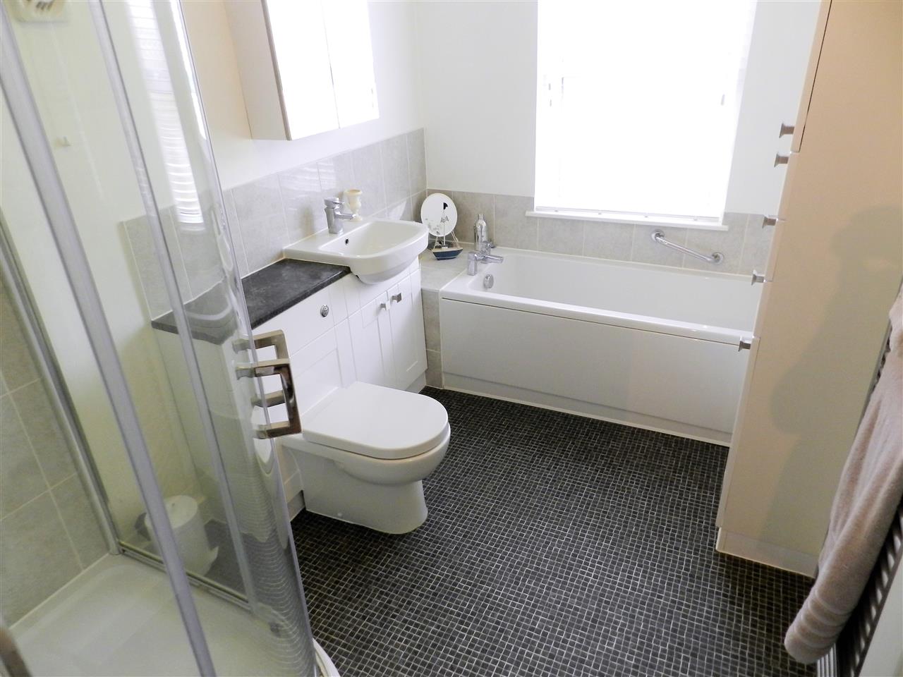 Ladycroft Avenue - Picture 14
