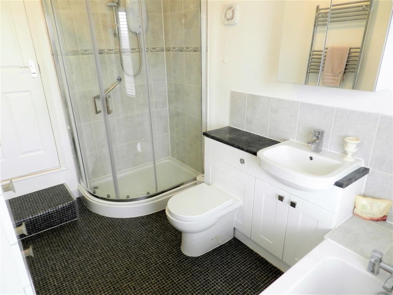 Ladycroft Avenue - Picture 15