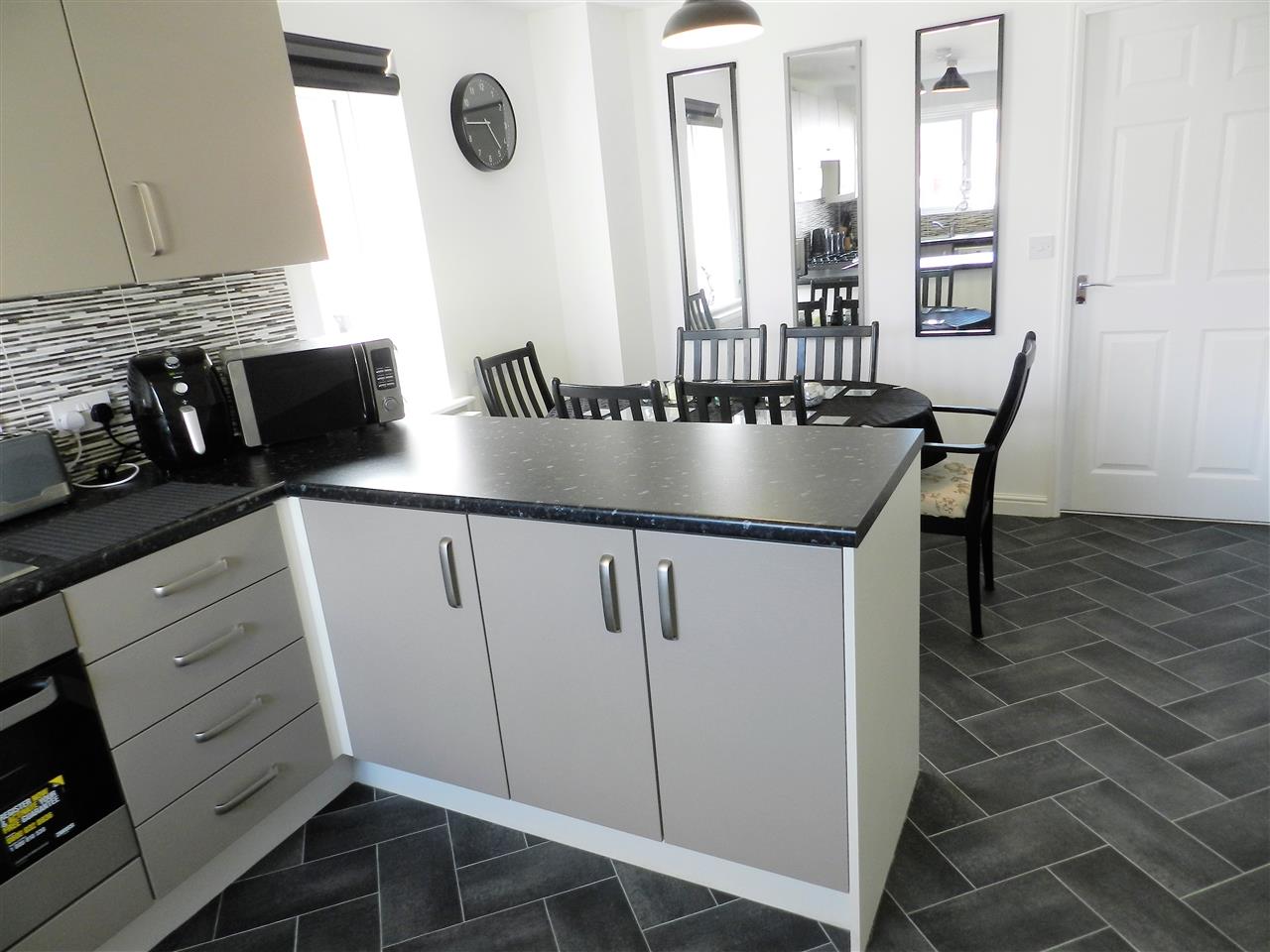 Primrose Way - Picture 3
