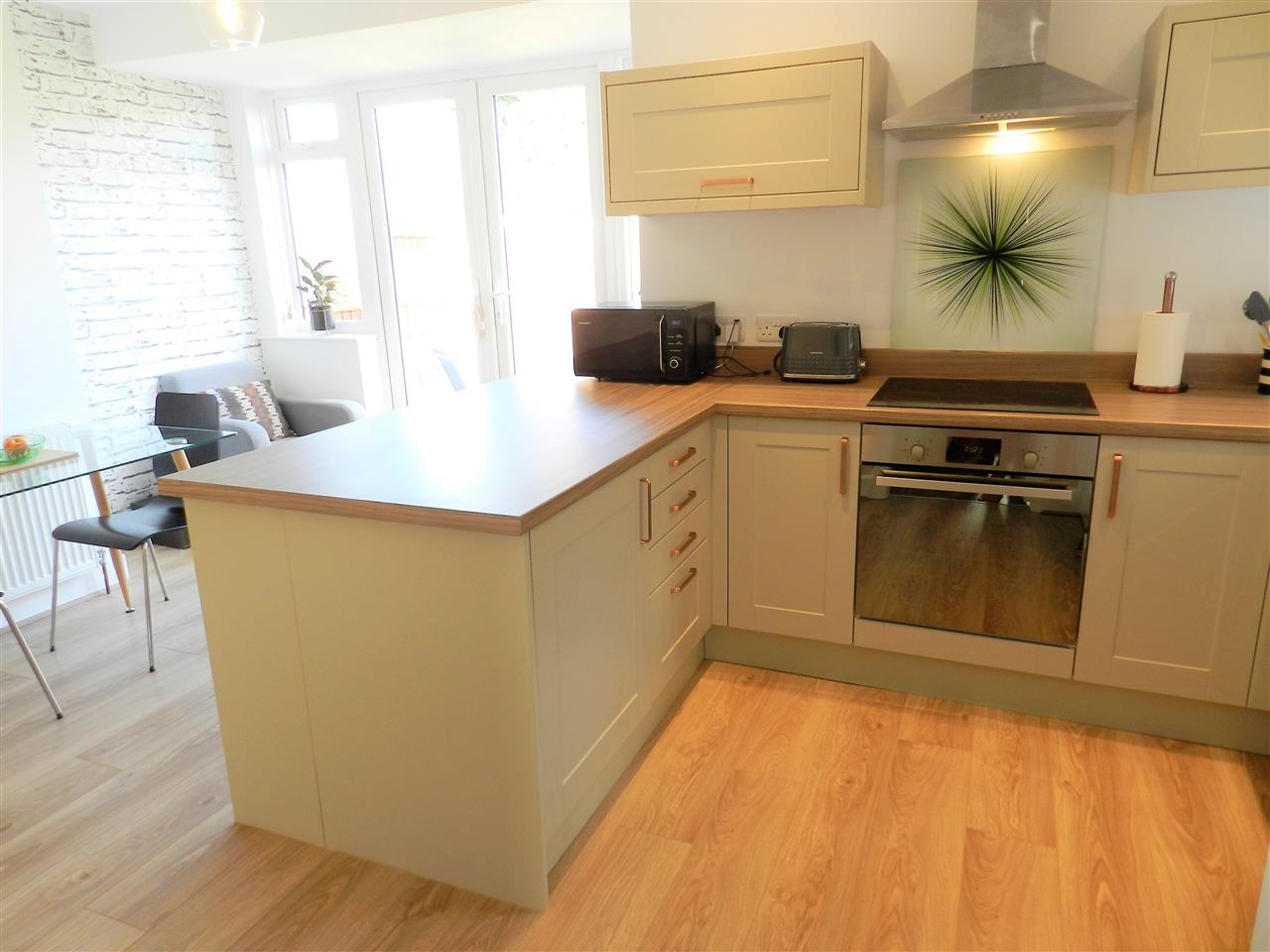 Mayfair Avenue - Picture 5