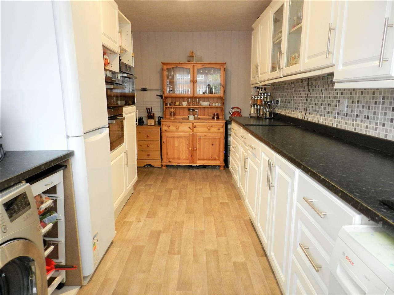 Mickledale Close - Picture 9