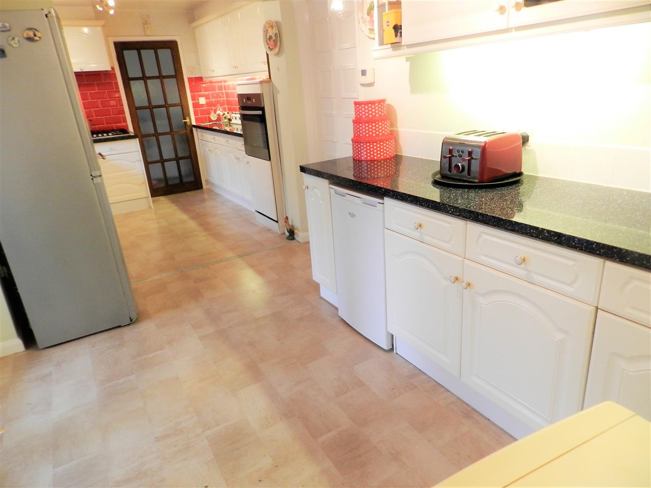 Mickledale Close - Picture 10