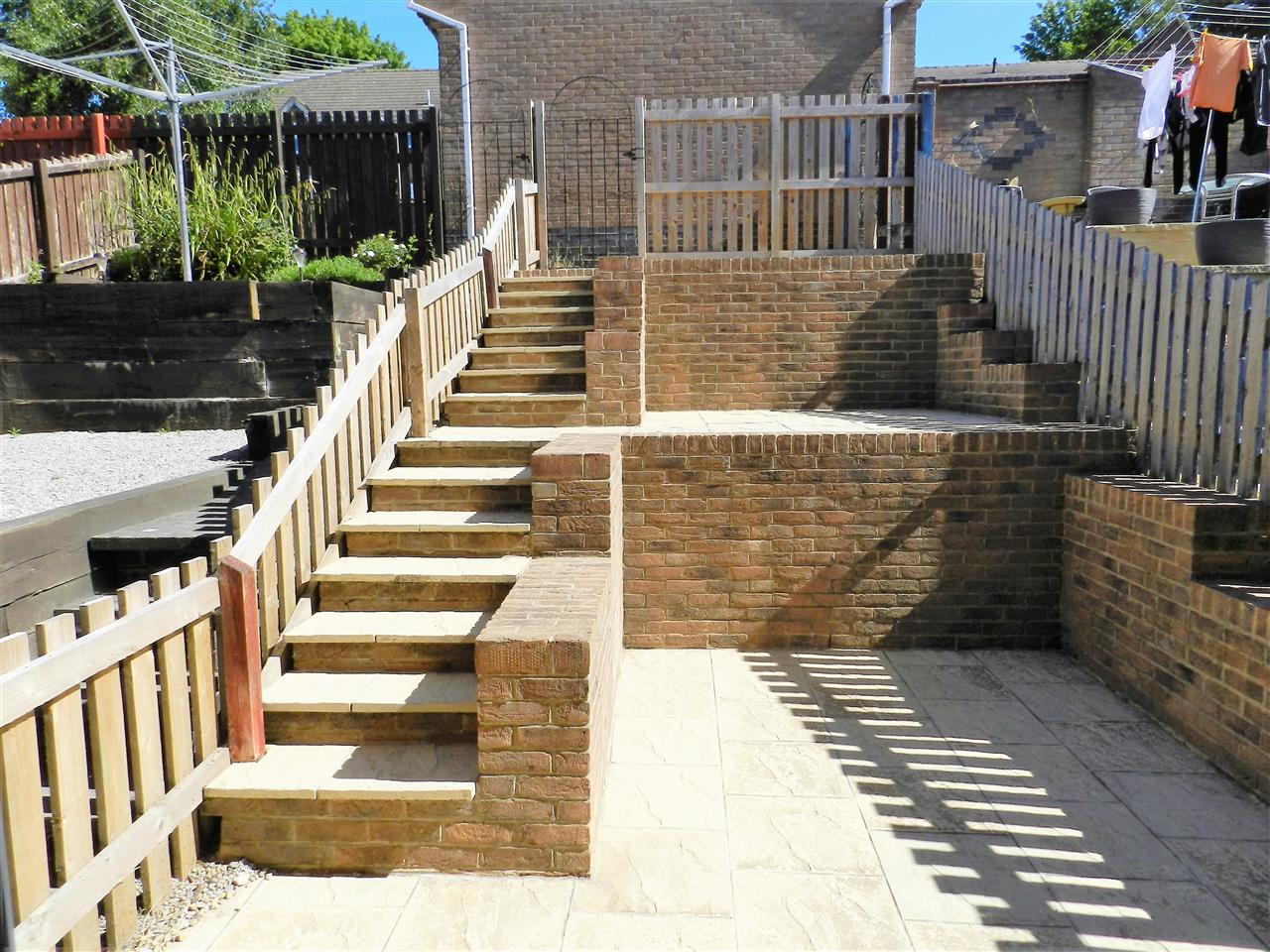 Victoria Hall Gardens - Picture 14