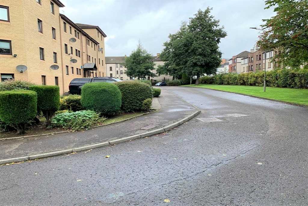 Kelvindale Gardens - Picture 17